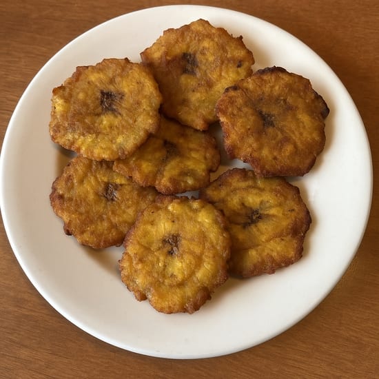 TOSTONES ( FRIED GREEN PLANTAINS).